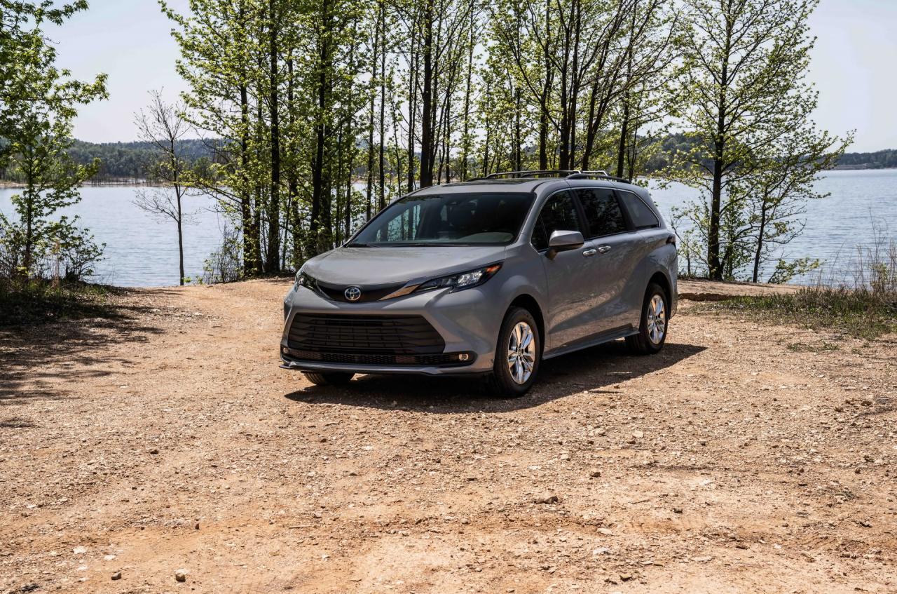 2022_Toyota_Sienna_Woodland_Special_Edition_11.jpg