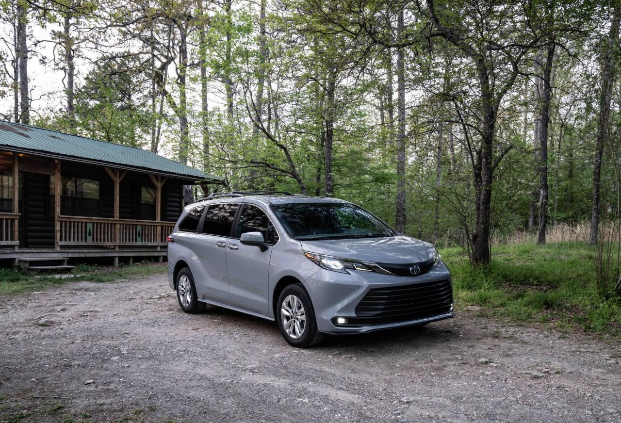 2022_Toyota_Sienna_Woodland_Special_Edition_14.jpg