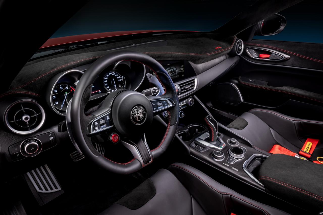 Alfa-Romeo-Giulia-GTA-GTAm-13-1.jpg