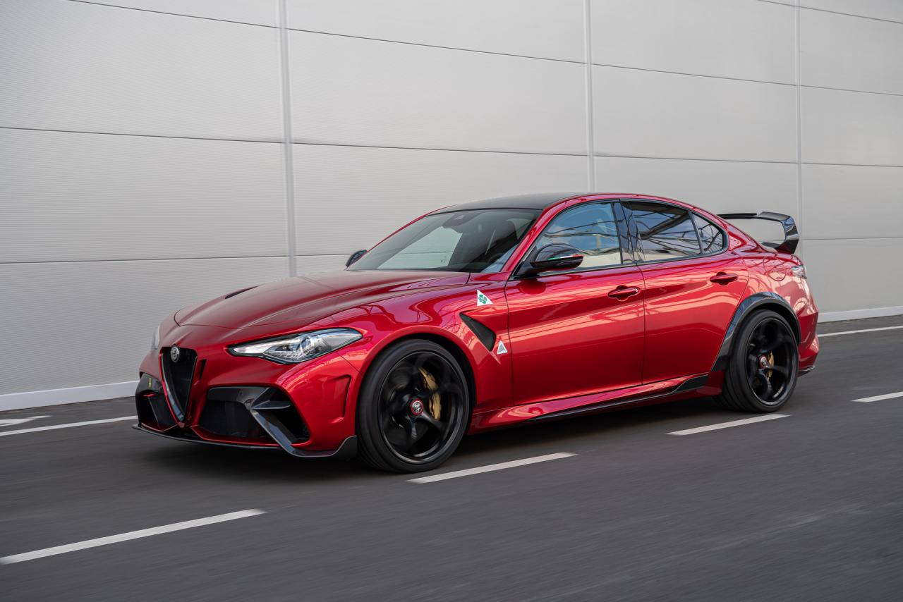 Alfa-Romeo-Giulia-GTA-GTAm-4-1.jpg