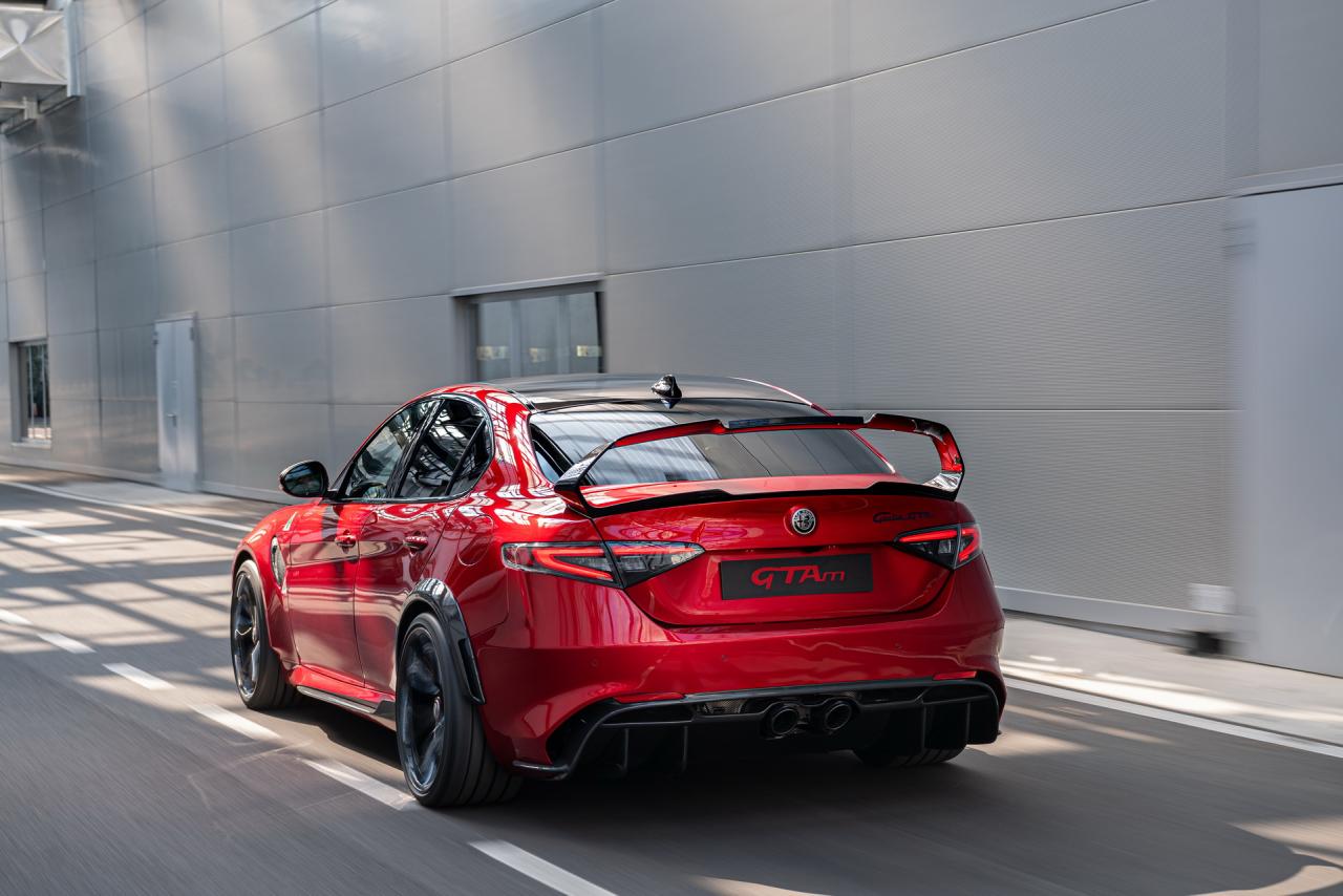 Alfa-Romeo-Giulia-GTA-GTAm-5-1.jpg