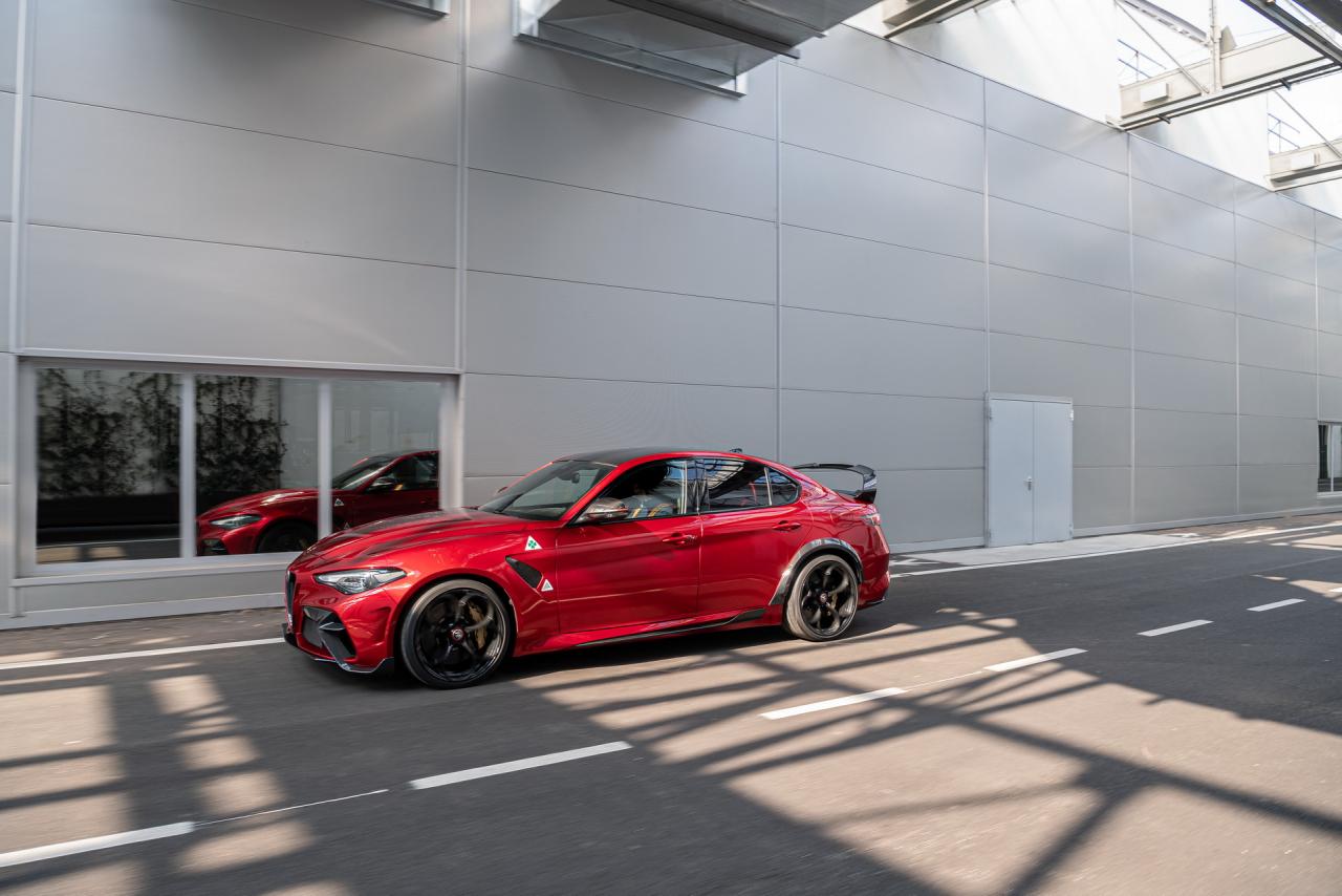 Alfa-Romeo-Giulia-GTA-GTAm-7-1.jpg