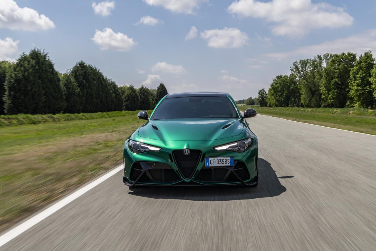 Alfa_Romeo_Giulia_GTA_01.jpg