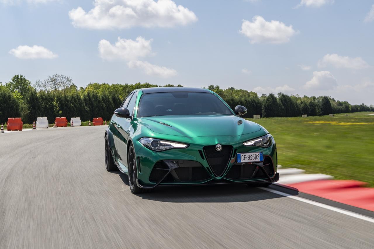 Alfa_Romeo_Giulia_GTA_02.jpg