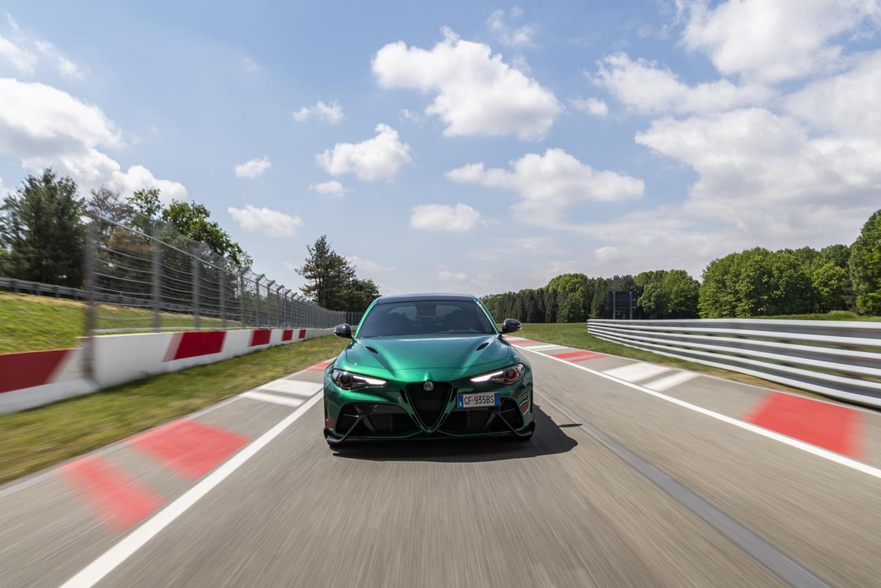 Alfa_Romeo_Giulia_GTA_03.jpg