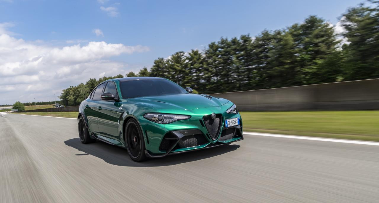 Alfa_Romeo_Giulia_GTA_05.jpg