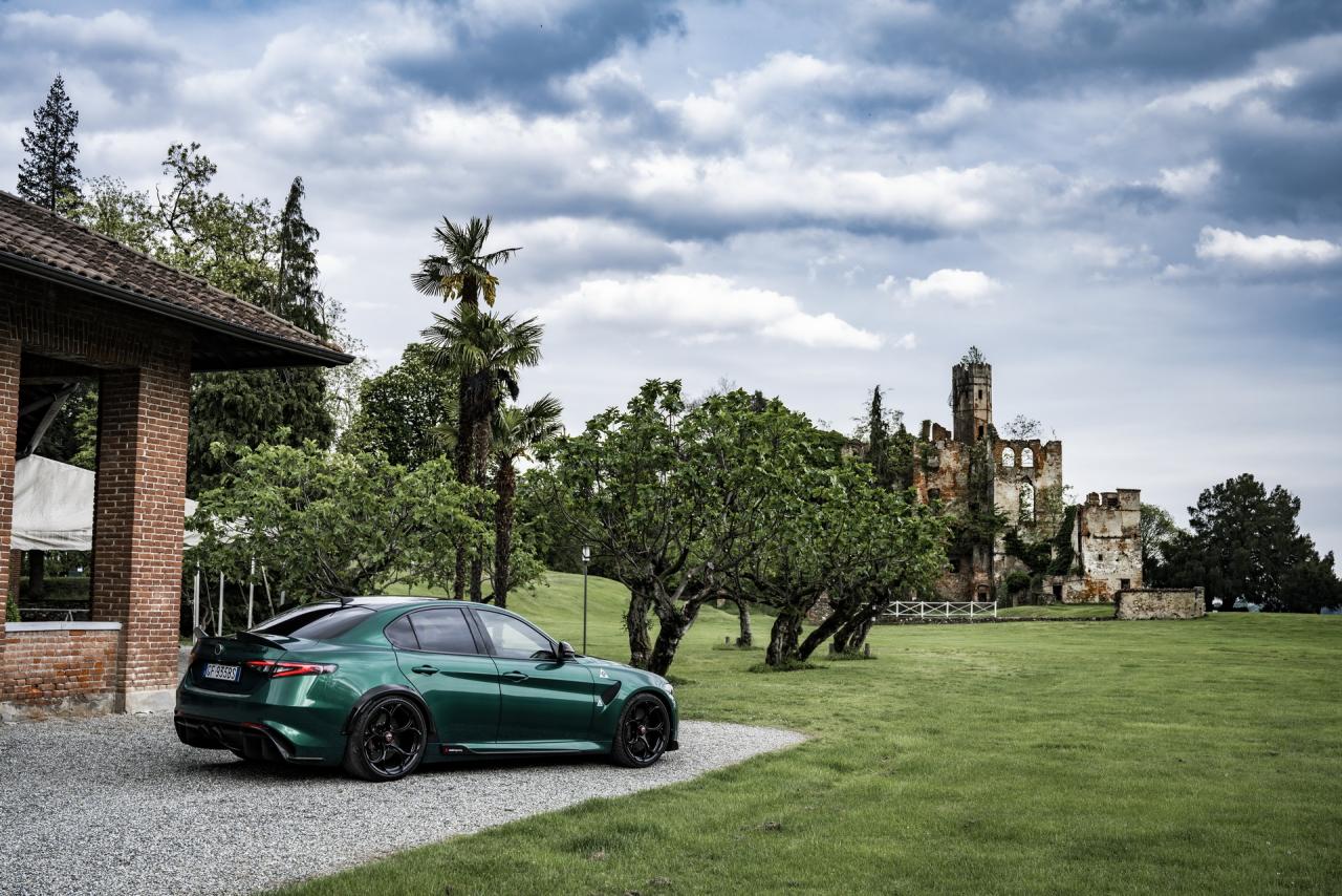 Alfa_Romeo_Giulia_GTA_12.jpg