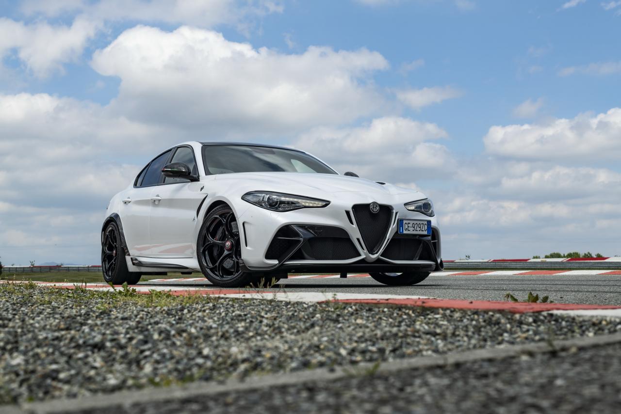 Alfa_Romeo_Giulia_GTA_21.jpg