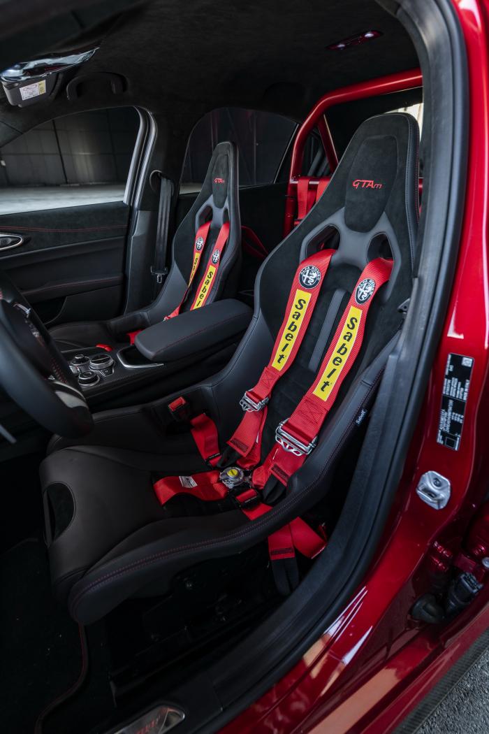Alfa_Romeo_Giulia_GTA_26.jpg