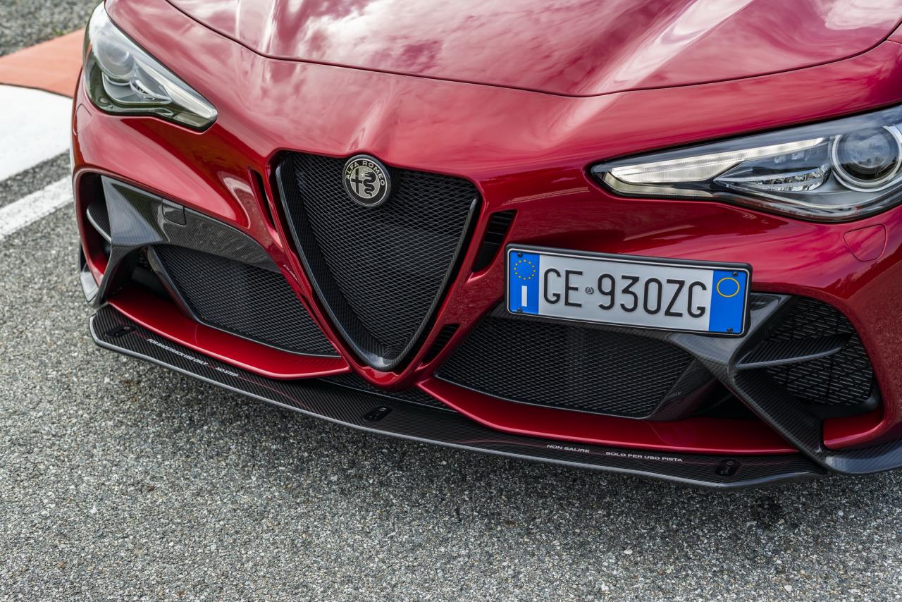 Alfa_Romeo_Giulia_GTAm_05.jpg