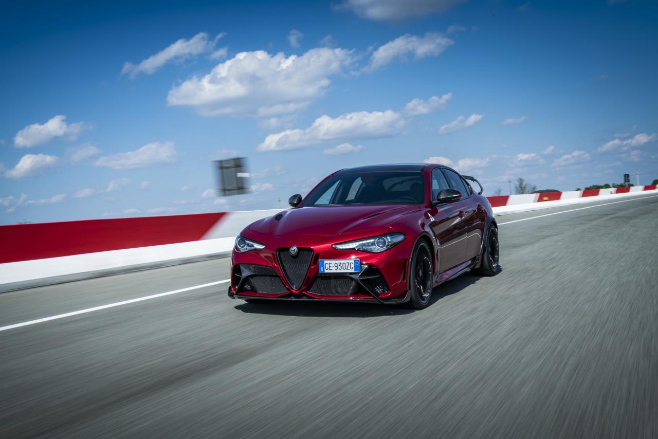 Alfa_Romeo_Giulia_GTAm_07.jpg