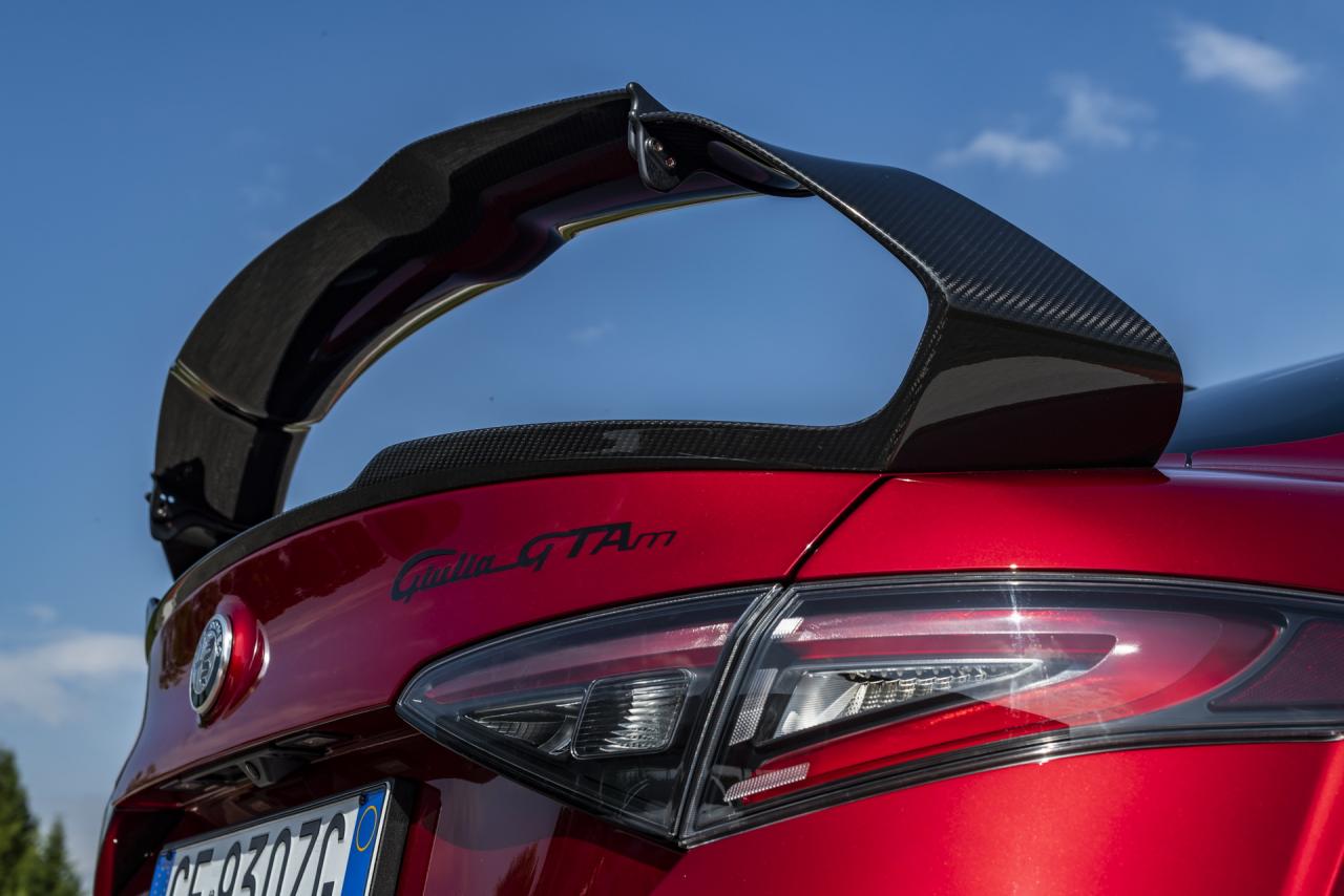 Alfa_Romeo_Giulia_GTAm_10.jpg