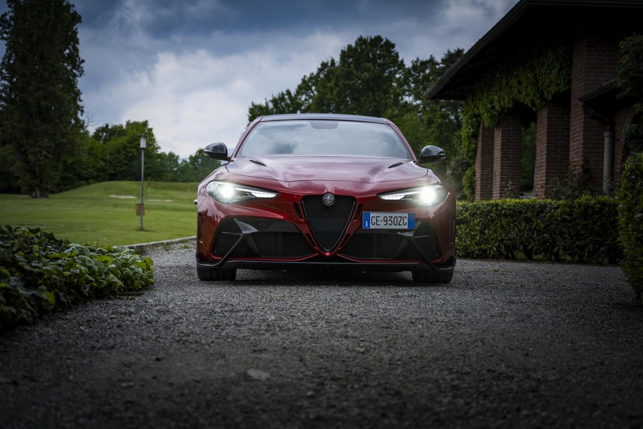 Alfa_Romeo_Giulia_GTAm_12.jpg