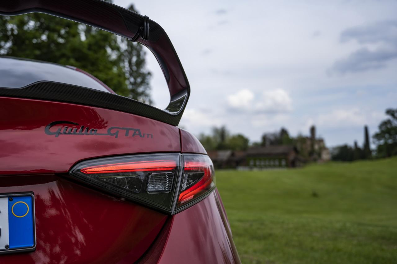 Alfa_Romeo_Giulia_GTAm_16.jpg