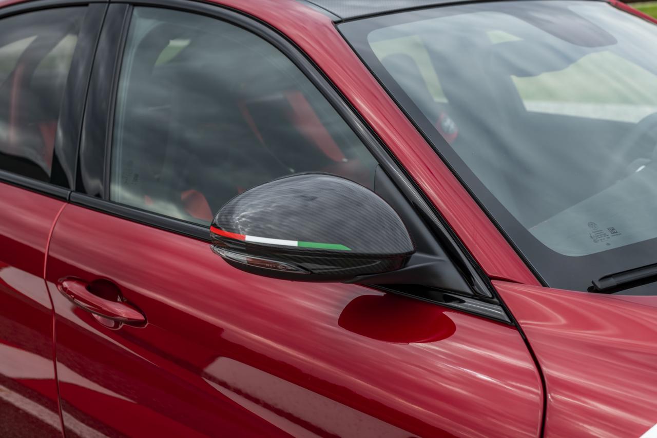 Alfa_Romeo_Giulia_GTAm_17.jpg