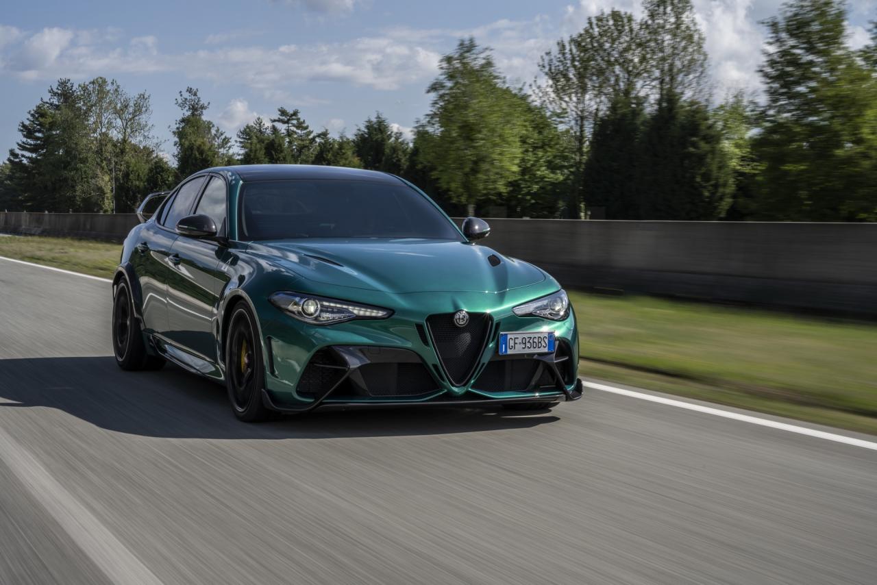 Alfa_Romeo_Giulia_GTAm_20.jpg