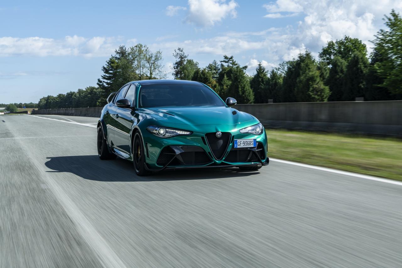 Alfa_Romeo_Giulia_GTAm_23.jpg