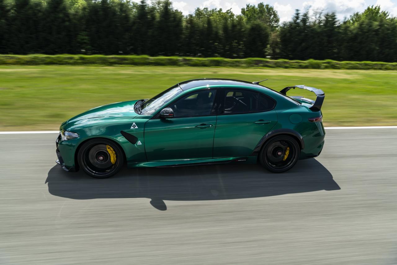 Alfa_Romeo_Giulia_GTAm_26.jpg