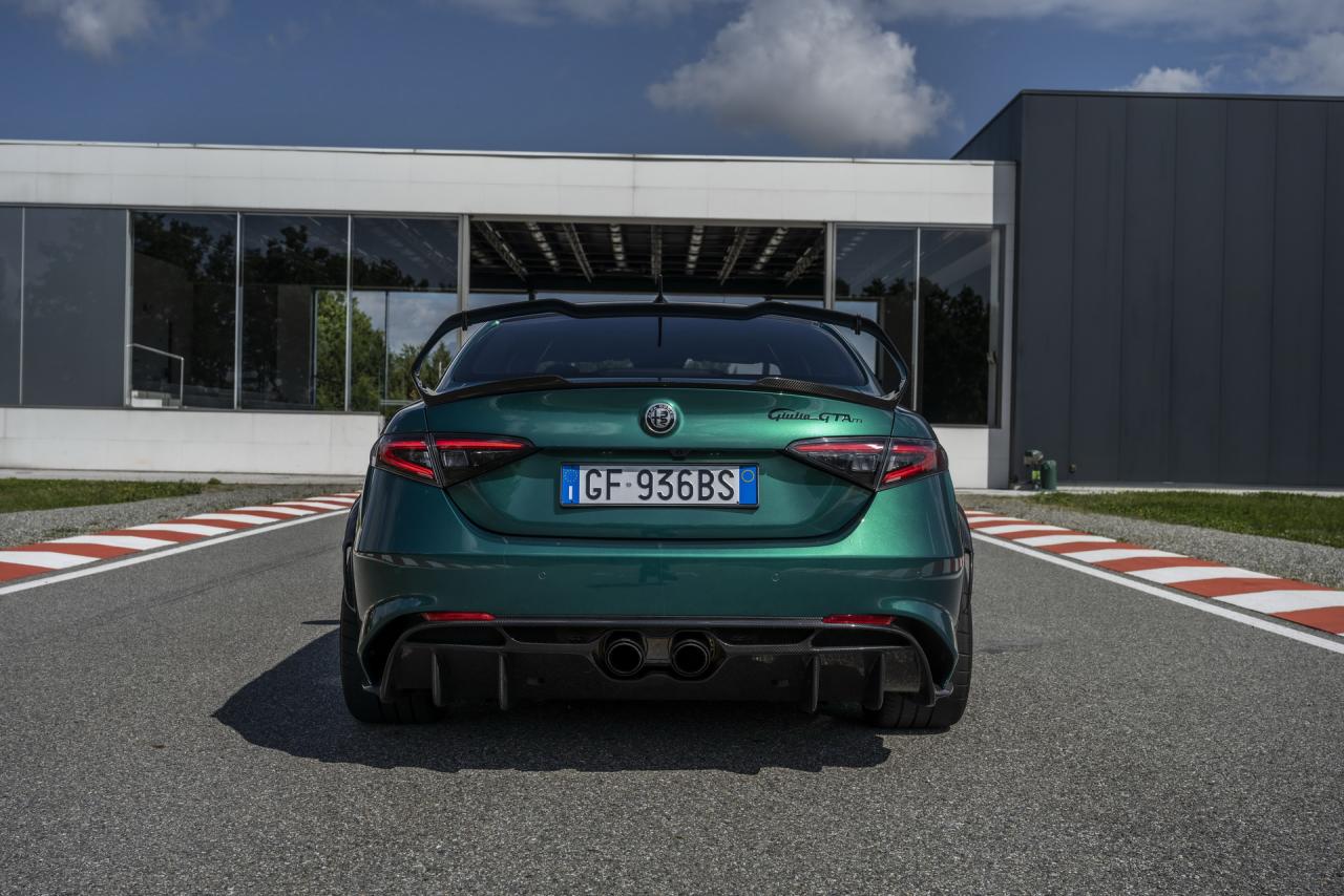 Alfa_Romeo_Giulia_GTAm_30.jpg