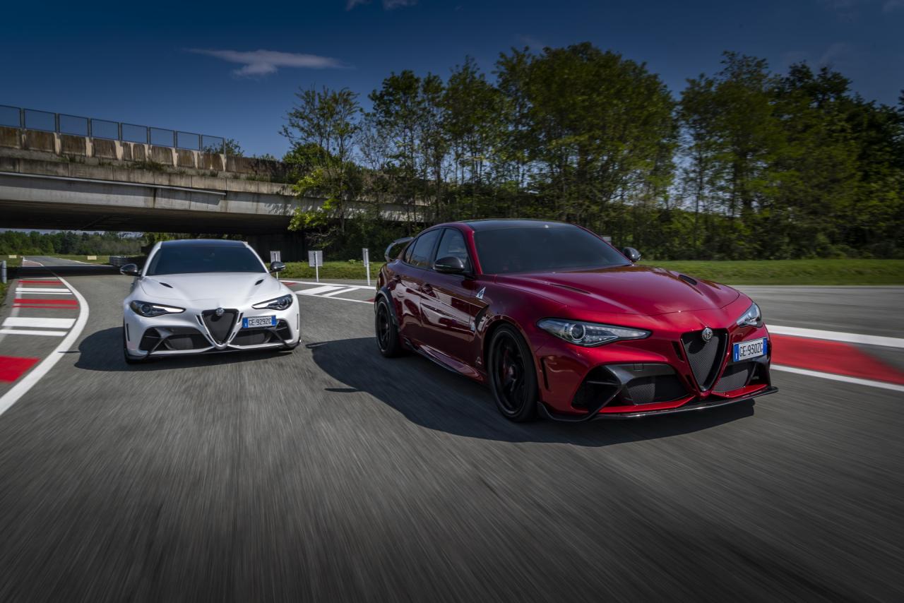 Alfa_Romeo_Giulia_GTAm_40.jpg