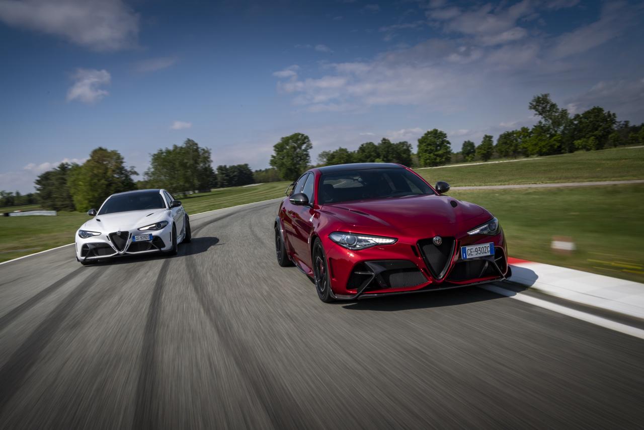 Alfa_Romeo_Giulia_GTAm_42.jpg