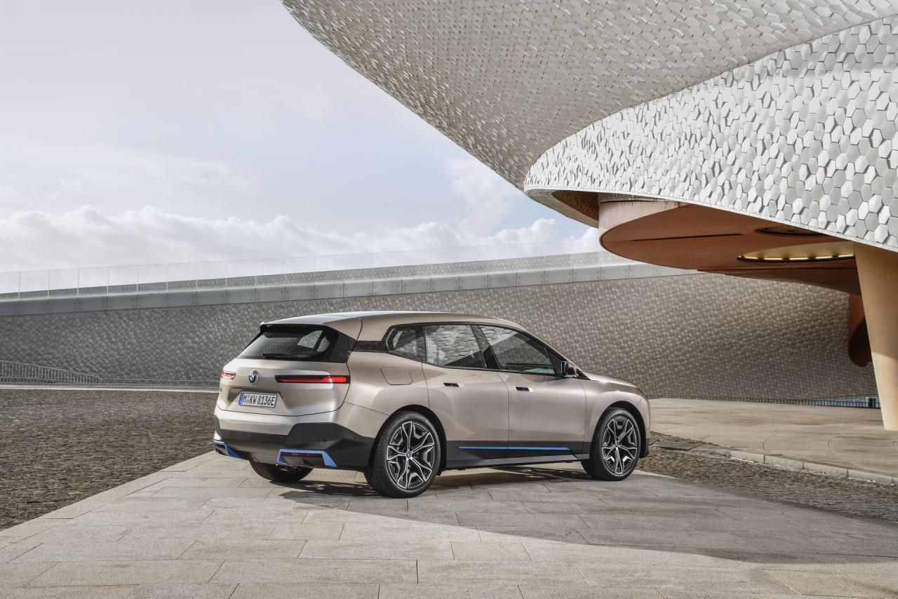 BMW-iNext-SUV-1.jpg