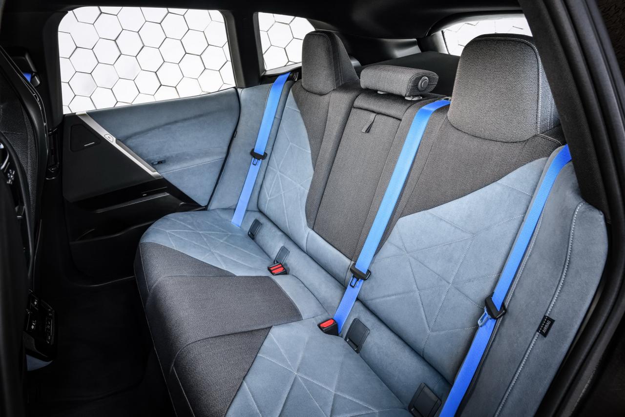 BMW-iNext-SUV-11.jpg