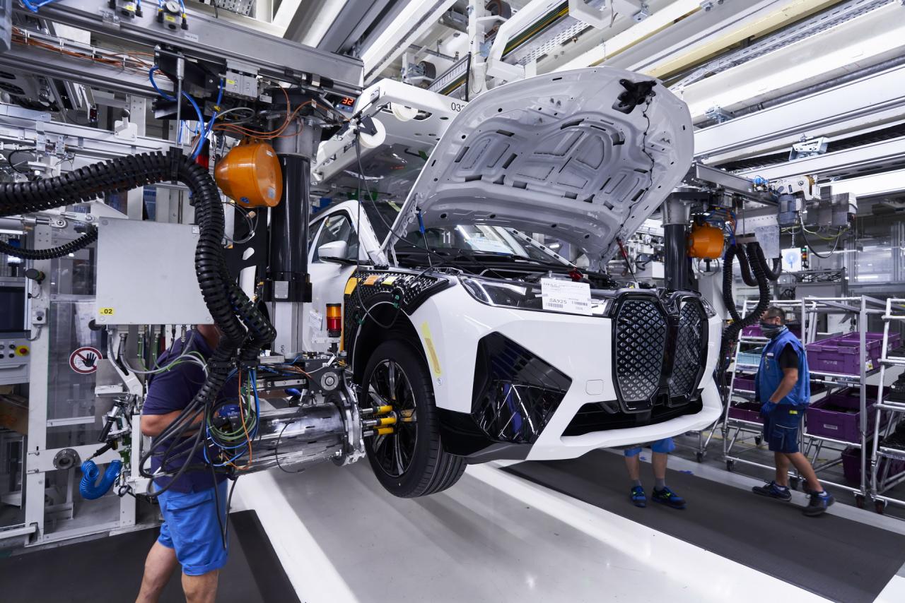 BMW-iNext-SUV-118.jpg