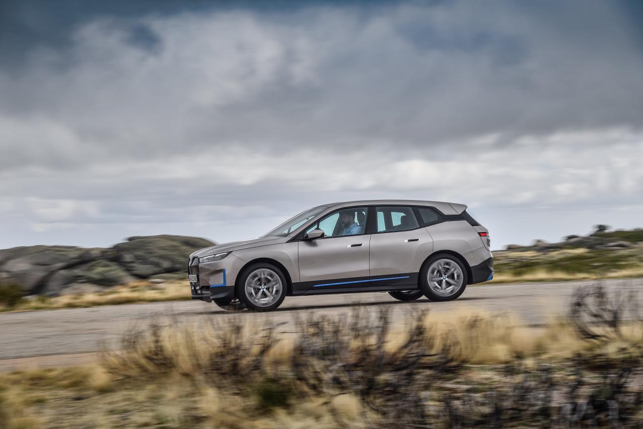 BMW-iNext-SUV-14.jpg