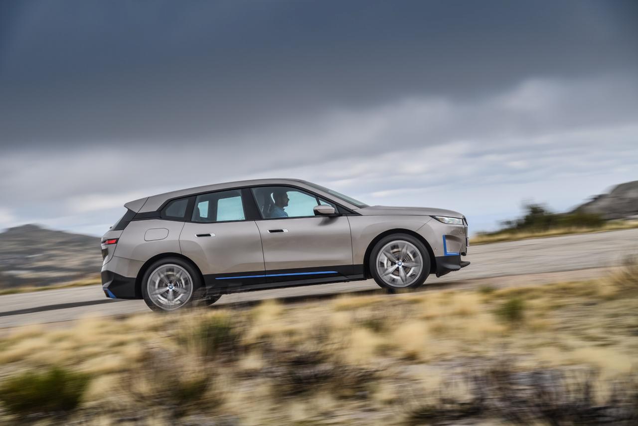 BMW-iNext-SUV-15.jpg