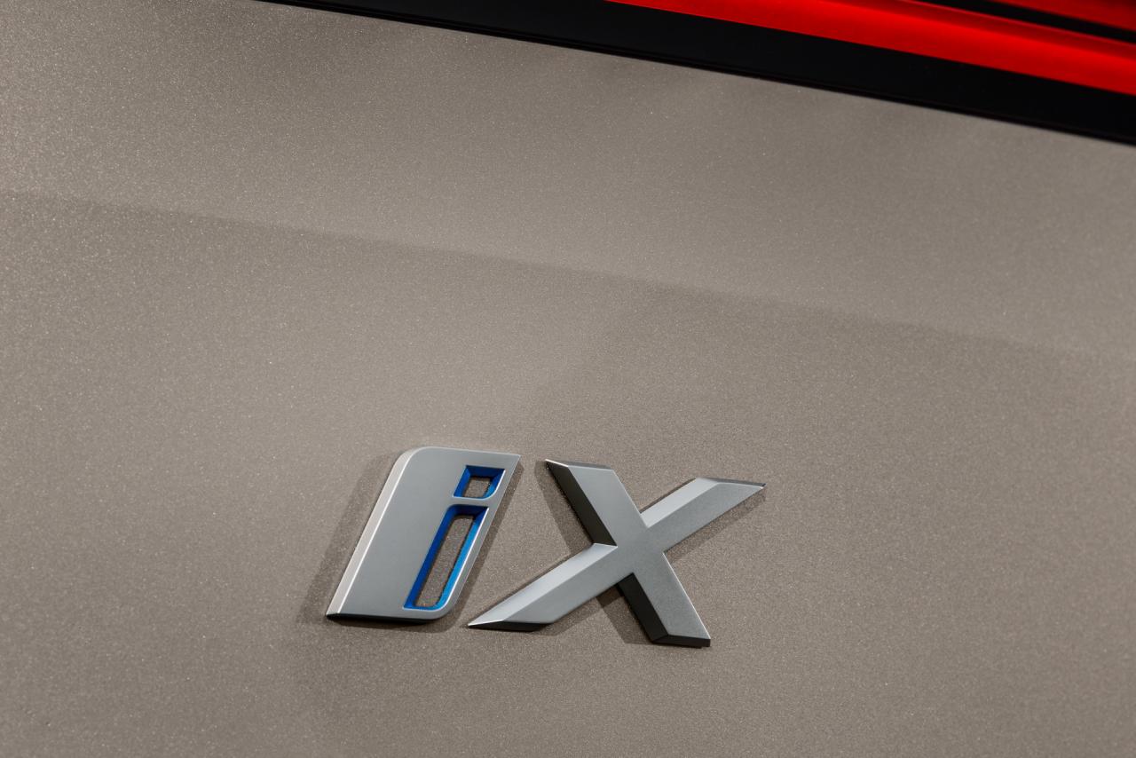 BMW-iNext-SUV-26.jpg