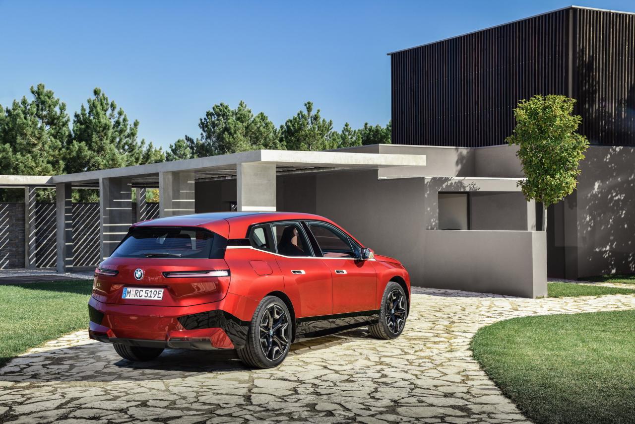BMW-iNext-SUV-36.jpg