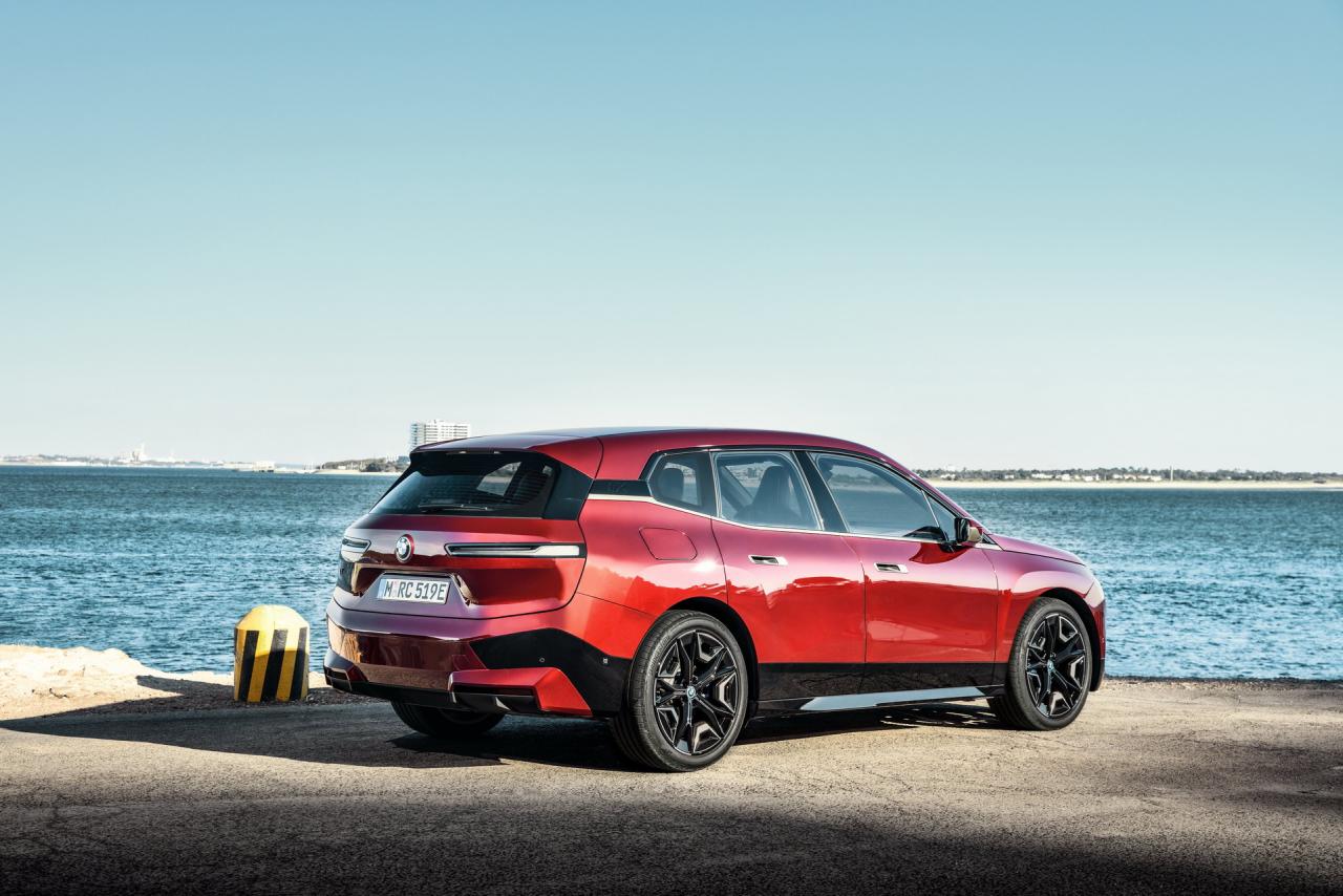 BMW-iNext-SUV-37.jpg