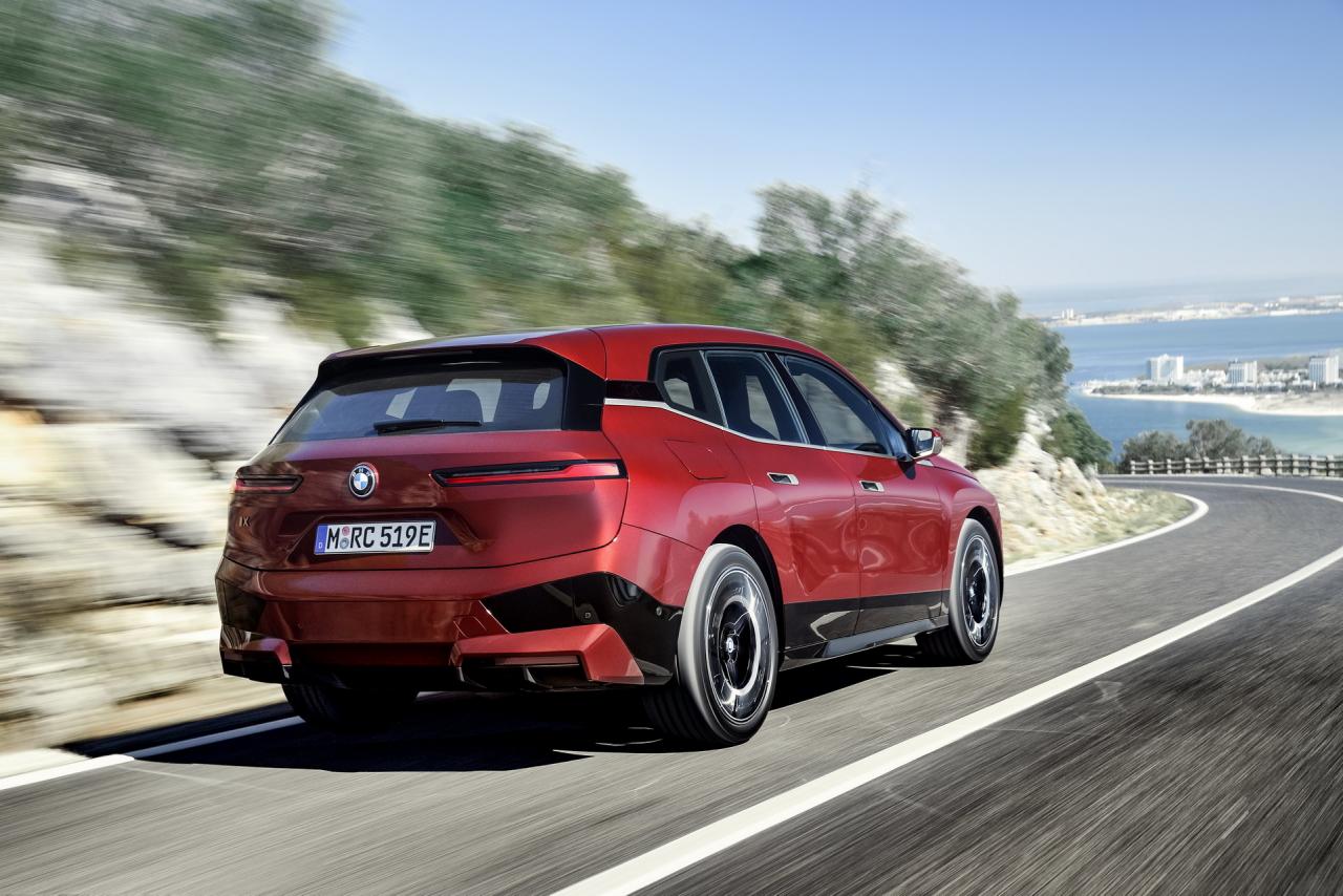 BMW-iNext-SUV-43.jpg