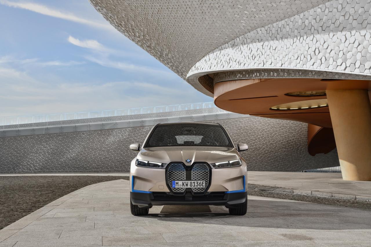BMW-iNext-SUV-5.jpg