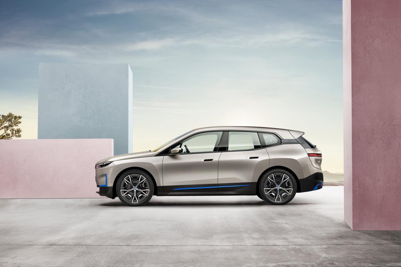 BMW-iNext-SUV-63.jpg