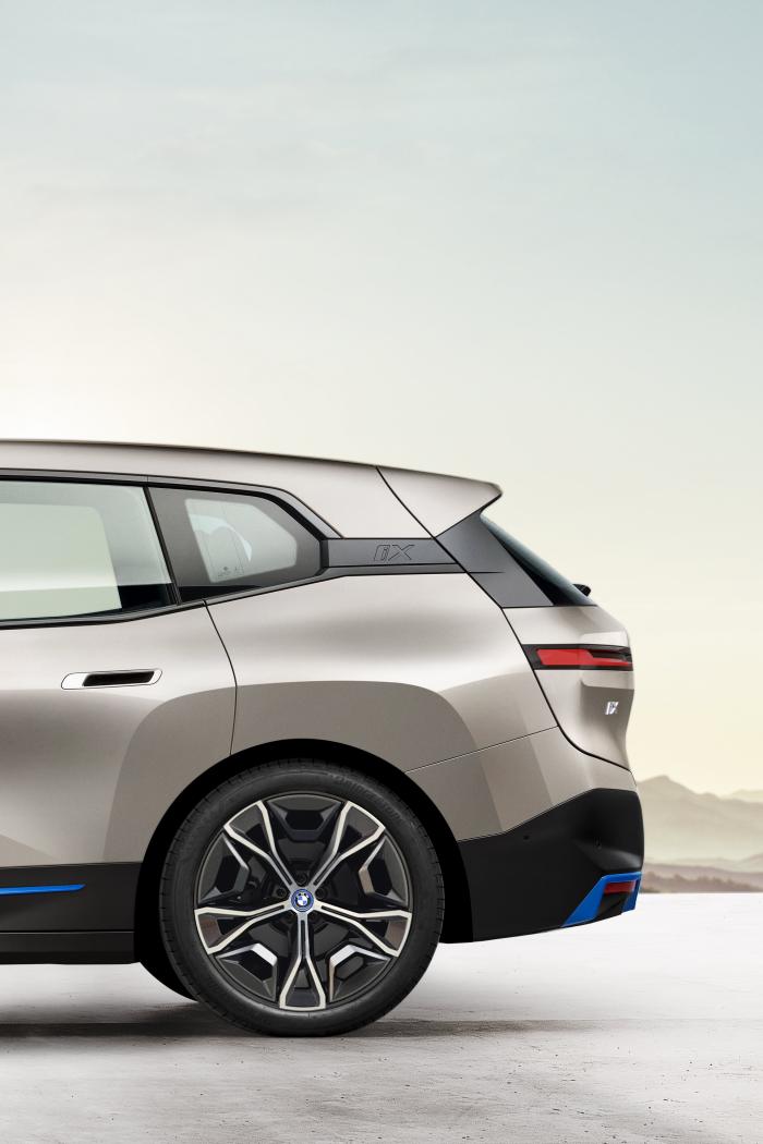 BMW-iNext-SUV-70.jpg