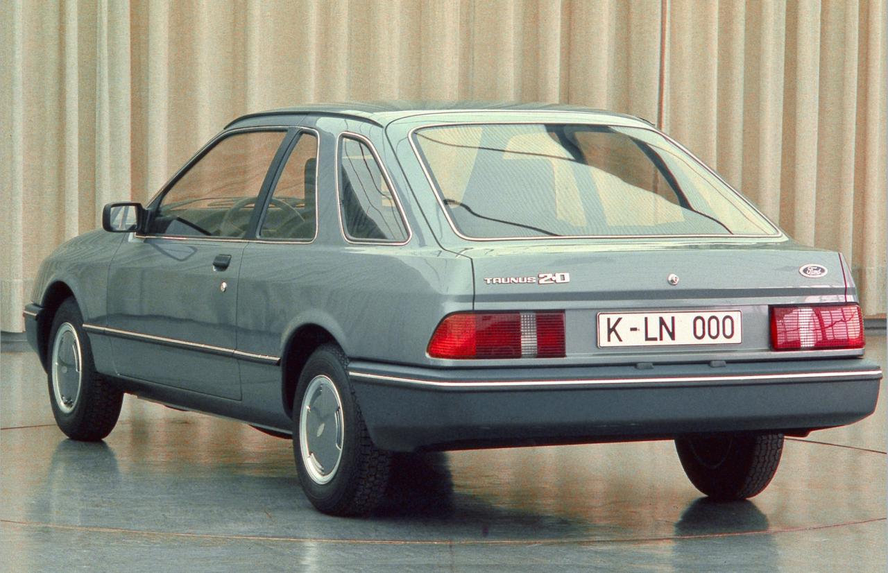 Ford_Sierra-Taunus_proto-asimmetrico_3-5p_retro.thumb.jpg.ac26395d592e799f8a8c197bde3fc3ac.jpg