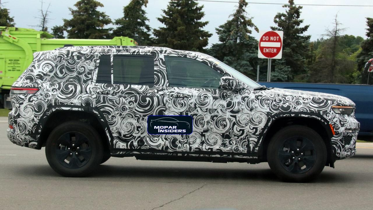 1956431632_2022-Jeep-Grand-Cherokee-Limited-4xe.-MoparInsiders-9-scaled.thumb.jpg.9c34401440d53895aec799ab642d66c3.jpg