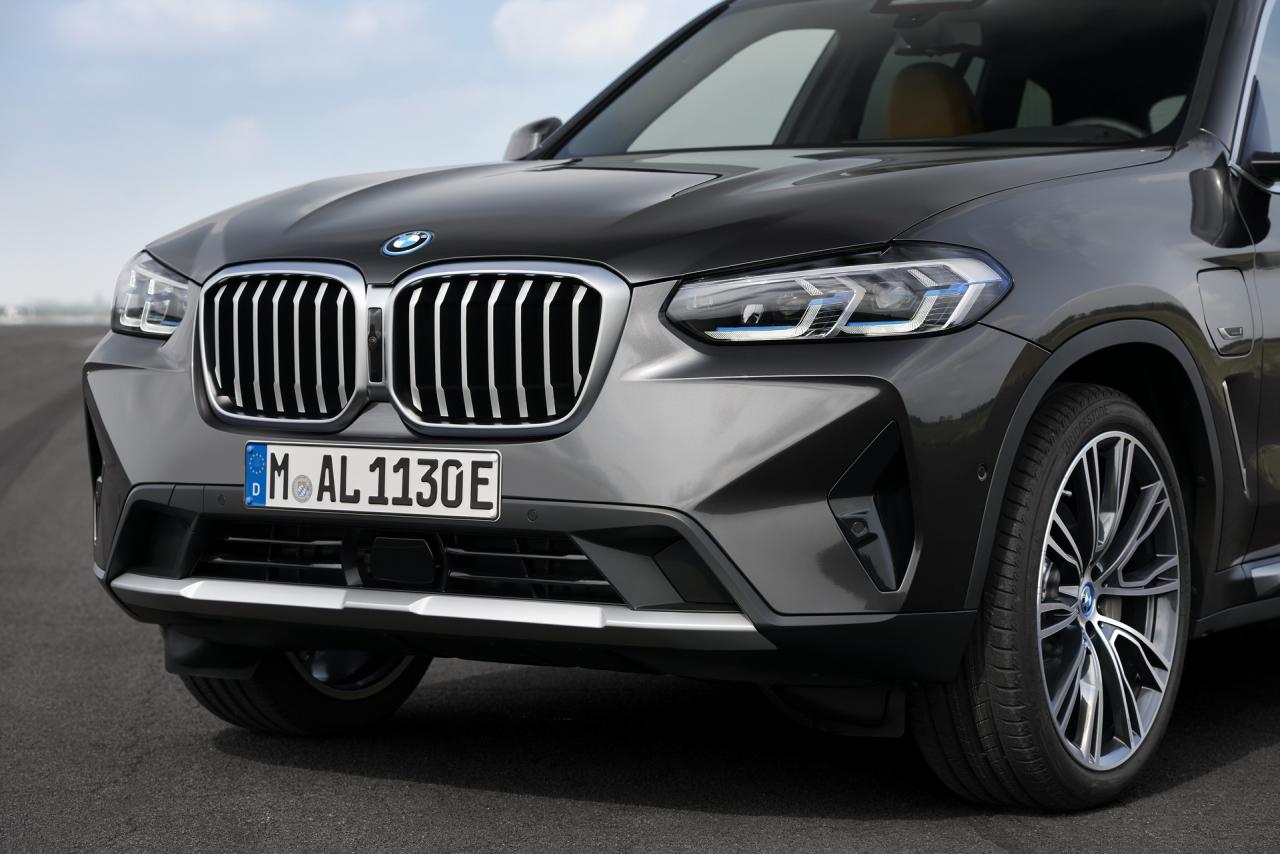 2022-BMW-X3-X4-14.jpg