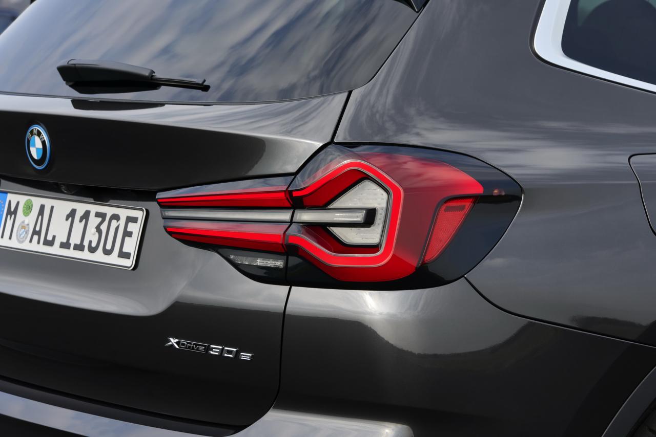 2022-BMW-X3-X4-16.jpg