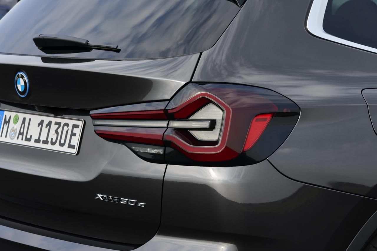 2022-BMW-X3-X4-17.jpg