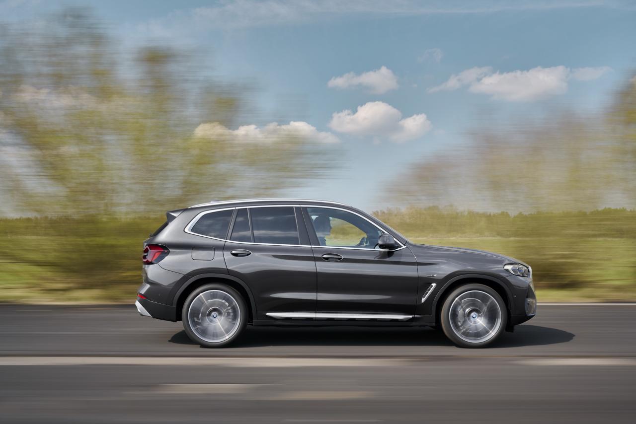 2022-BMW-X3-X4-2.jpg