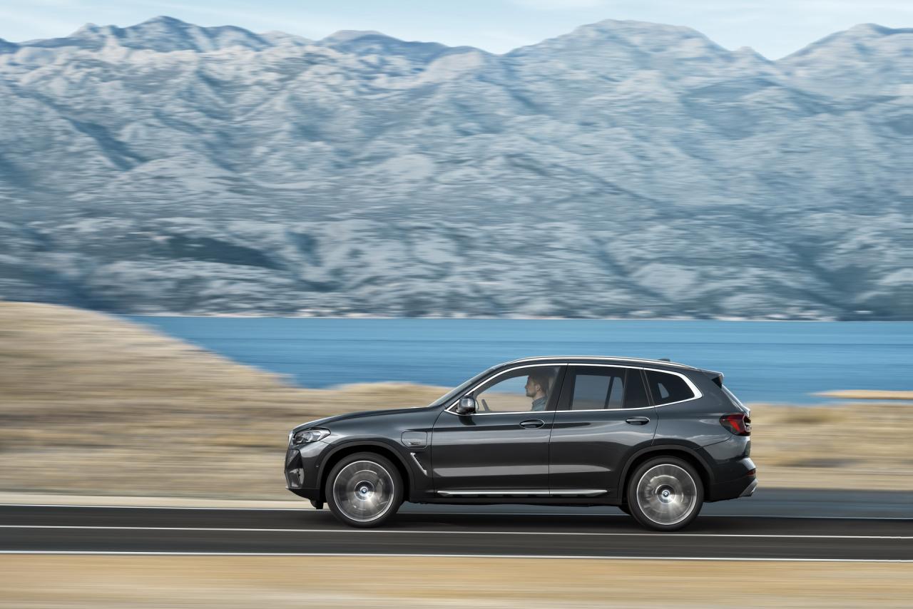 2022-BMW-X3-X4-24.jpg