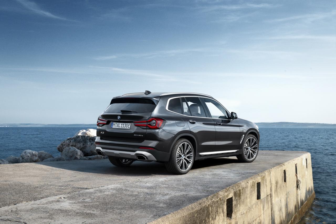 2022-BMW-X3-X4-31.jpg