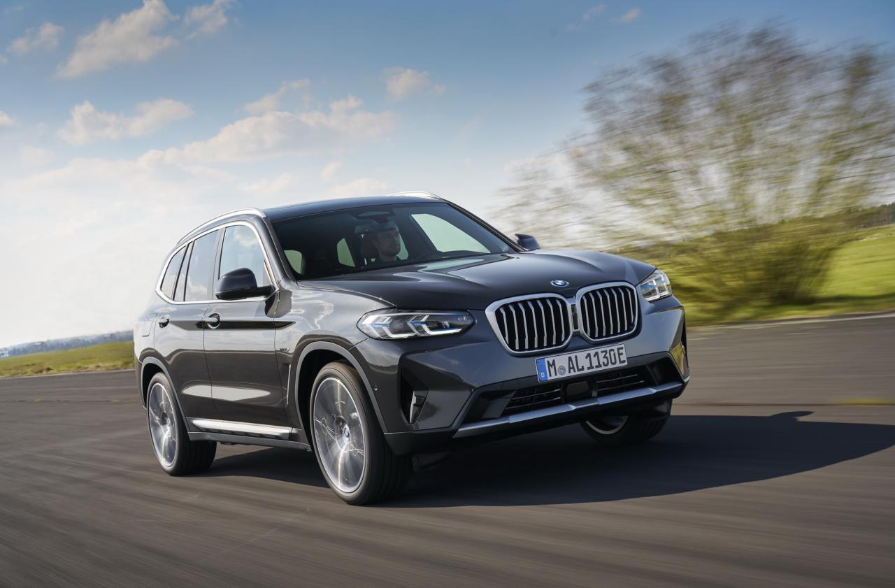 2022-BMW-X3-X4-4.jpg
