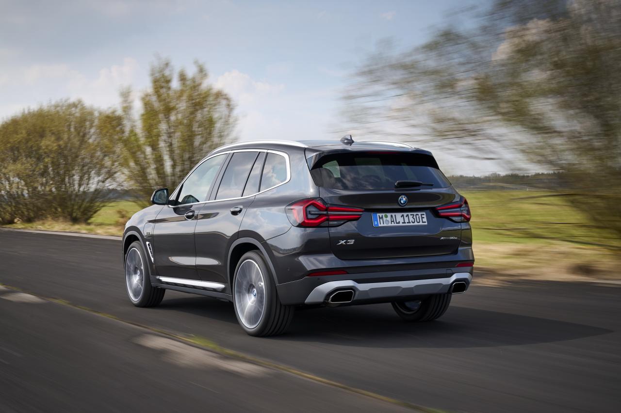 2022-BMW-X3-X4-5.jpg