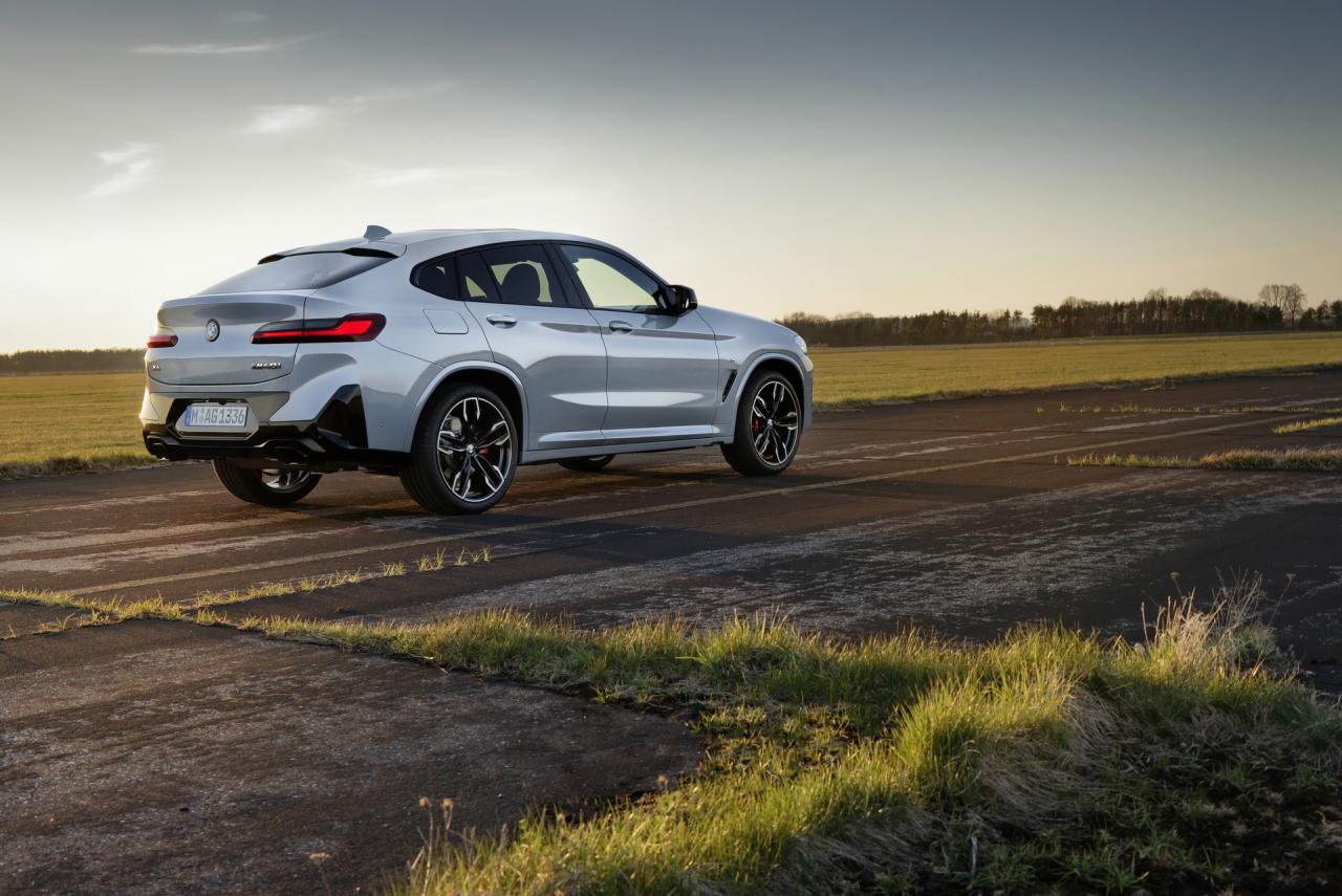 2022-BMW-X3-X4-50.jpg