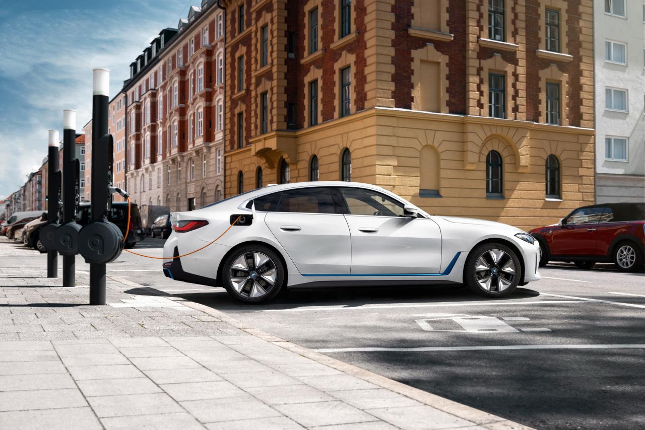 2022-BMW-i4-11.jpg