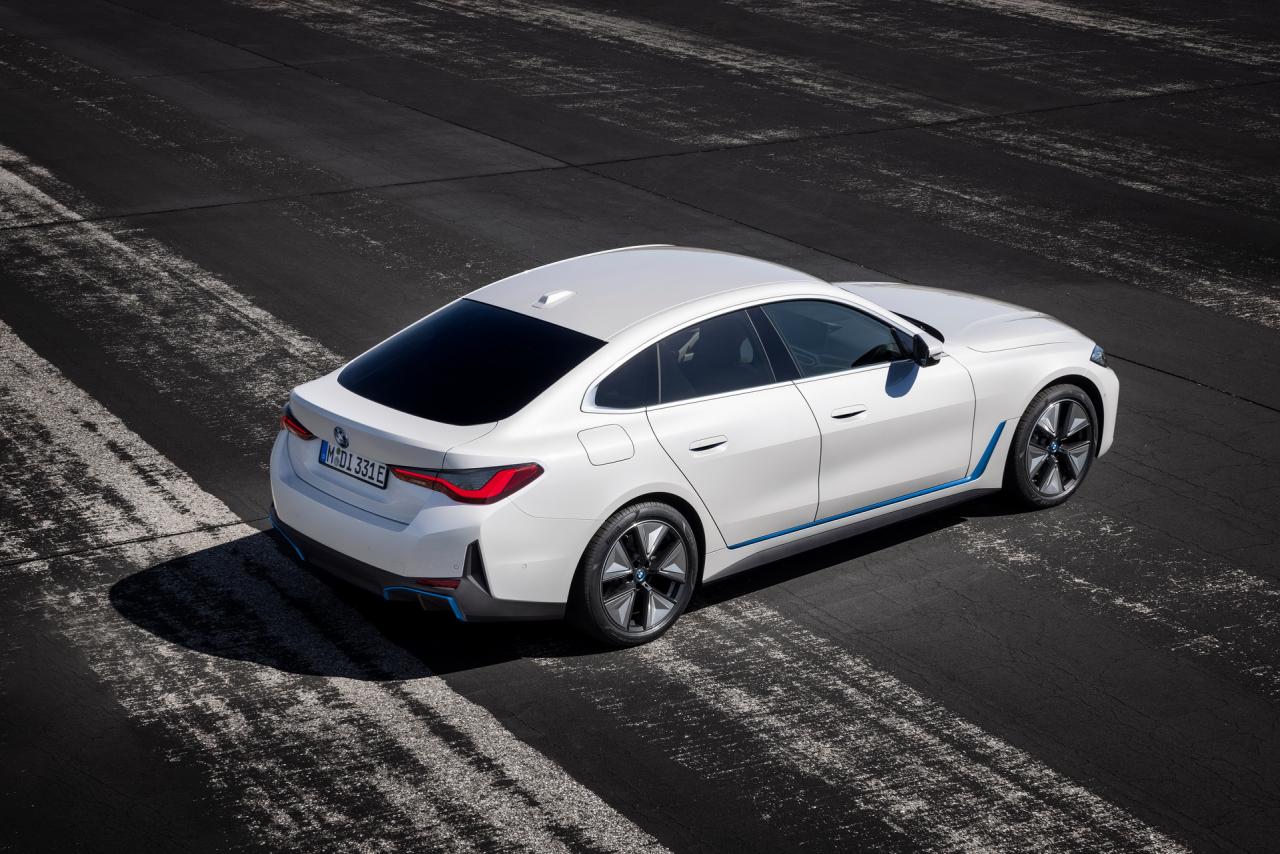 2022-BMW-i4-12.jpg